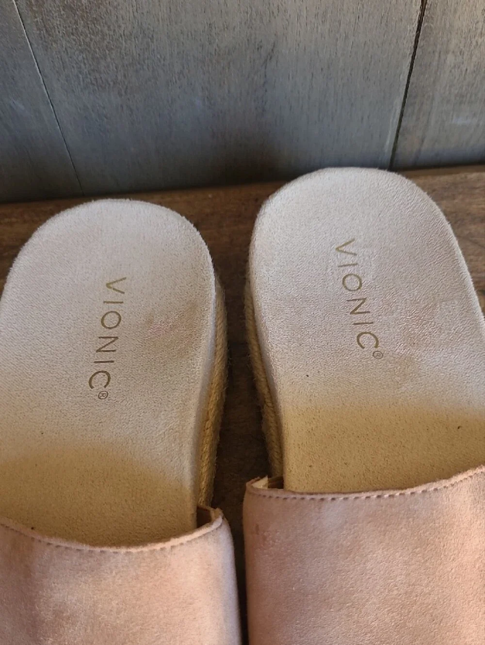 EUC Vionic Yamina Sandal Women's sz 7.5 Tan Suede Large Strap Platform Sandal
